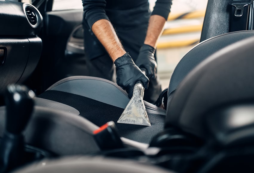 dịch vụ vệ sinh nội thất xe hơi tận nhà